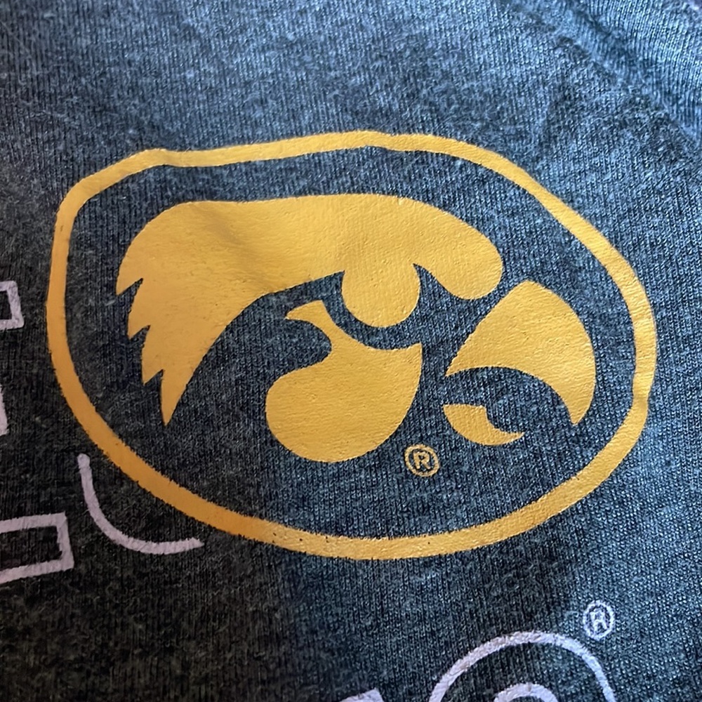 IOWA HAWKEYES RUSSELL ATHLETIC GOLD MESH INSERT XL GREY TANK - Picture 2 of 5